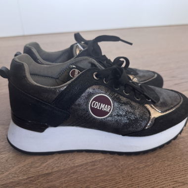 Sneakers Colmar nere e dorate