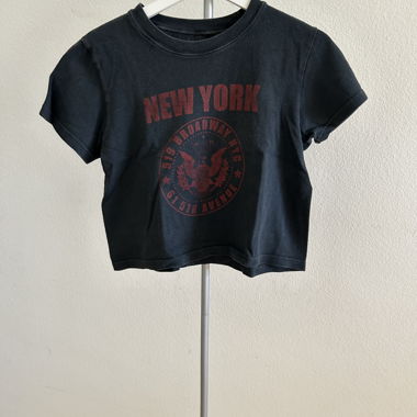 Tshirt mit rotem Aufdruck