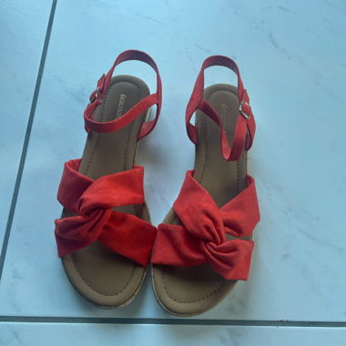 Sandalen neu