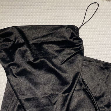 Missue: black dress