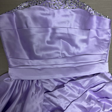 Abito da sera lilla con strass
