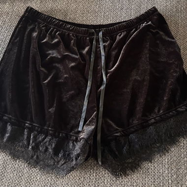 Shorts en velours avec dentelle Romwe