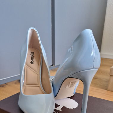 Hellblaue Heels