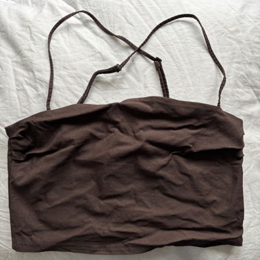 Top marrone con spalline