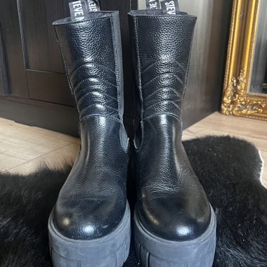 Bottes à plateforme noires avec semelle crantée