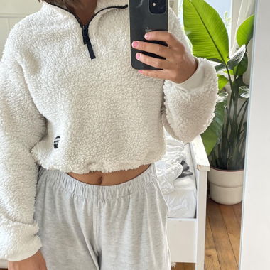 Cute white and cream cropped jumper 