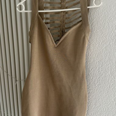 Beiges Kleid