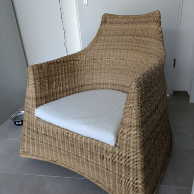 Bellissima poltrona a dondolo in rattan