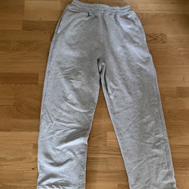Pantalon de jogging Corteiz Allstarz Hmp gris (porté)