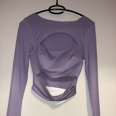 Top violet avec croisement 