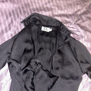 Chemise à nouer noir satin en bon état