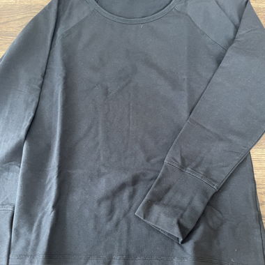 T-shirt de sport noir à manches longues