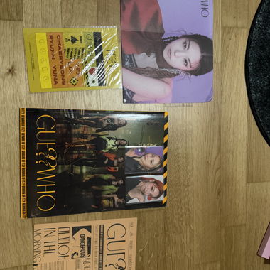 Set album ITZY GUESS WHO