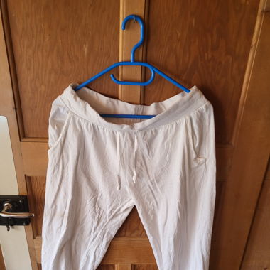 Weiße Knielange Hose