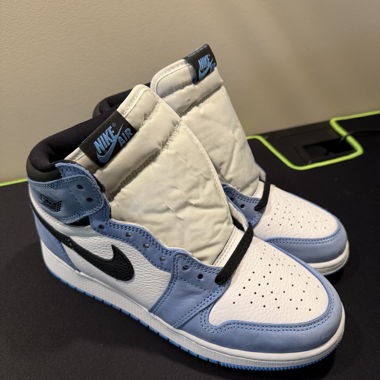 Baskets Nike Air Jordan pour garçons taille 7Y