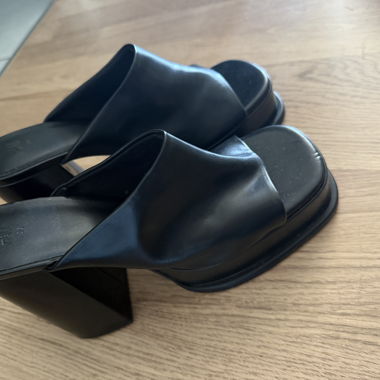 Mules con plateau nere Gr. 39