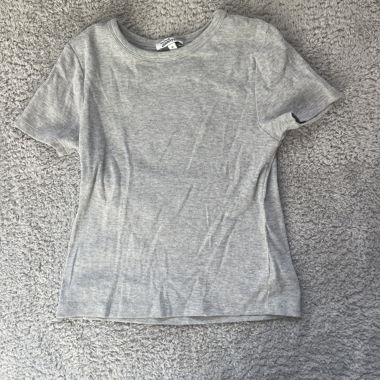 Graues figurbetontes Top Jennifer
