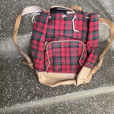Karierter Rucksack