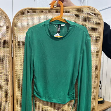 Pull vert dos ouvert 