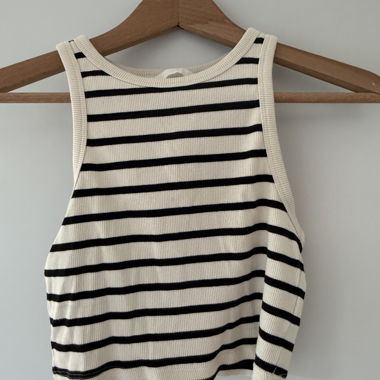 Top a righe bianco e nero