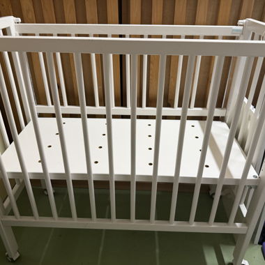 Weisses Kinderbett