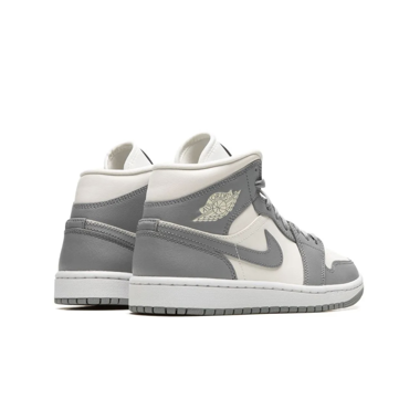 Jordan Air Jordan 1 Mid Sneakers