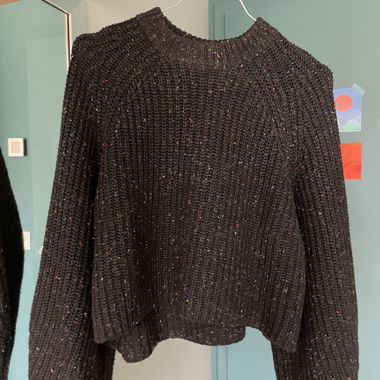 Pull maille noire et laines multicolores 