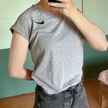 Nike Sportshirt in Grau
