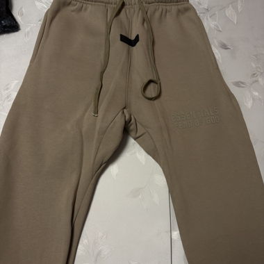Fear of God Essentials Jogginghose beige