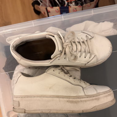 Weisse Sneakers