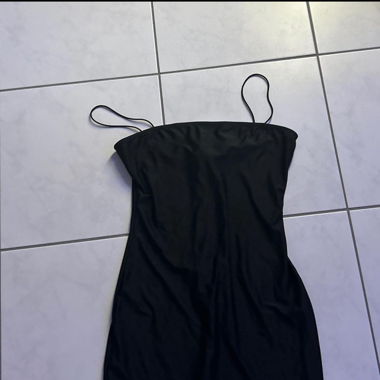 Schwarzes Kleid
