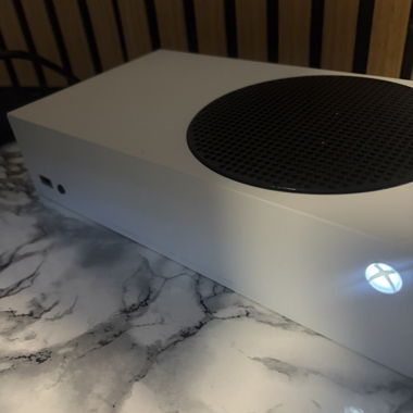 Console Xbox Series S e monitor AOC 180Hz