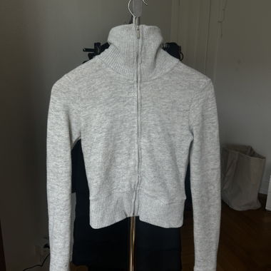 Grauer Strick-Cardigan mit Reissverschluss
