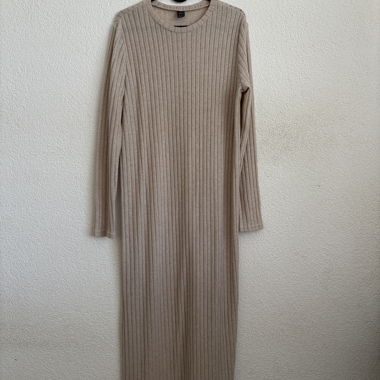 Robe longue en maille côtelée