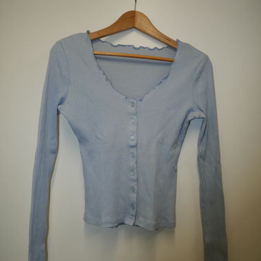 hellblaues Shirt/Pulli