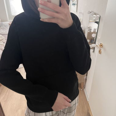 Schwarzer Hoodie