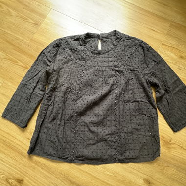 Broderie Top with Black stones