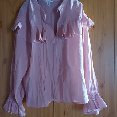 Camicia rosa con volant