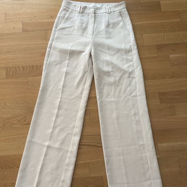 Beige Hose mit hohem Bund, elegant