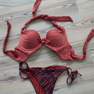 Bikini due pezzi rosso e nero