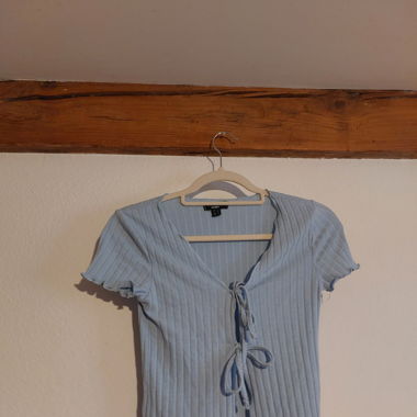 Hellblaues Crop Shirt