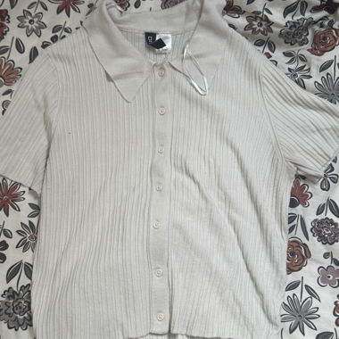 T-shirt with buttons