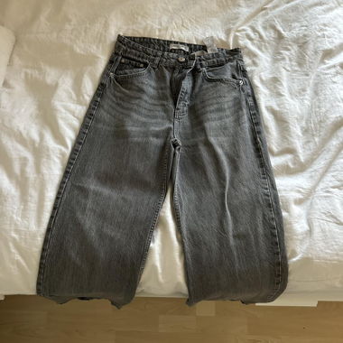 Graue Midrise-Jeans