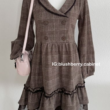 Japanisches Braun karierte Rüschen-Kleid Grösse S
