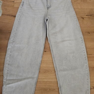 Light Grey Wide-Leg Jeans
