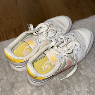 Nike Sneaker