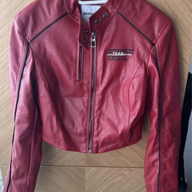 Rote Damen-Motorradjacke