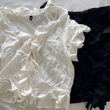 Lots Top corto con lacci bianco e nero