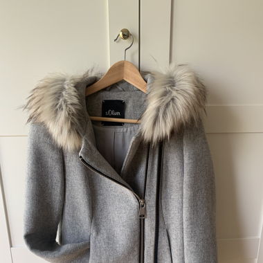 Eleganter Wintermantel mit abnehmbaren Fellkragen