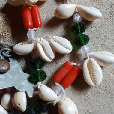 Collana Lunga di Conchiglie e Perline